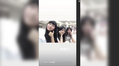 TWTP 台北第一女子高中美女同学“王露熹” 嘘嘘被友人偷拍粉嫩的鲍鱼被曝光 (2)