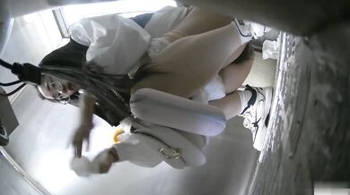 9月最新流出师范学院附近女厕偷拍学妹尿尿有几个不错的气质美女